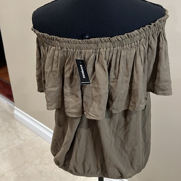 Express off the shoulder top - Picture 6 of 6